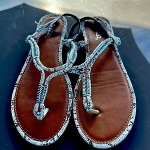 Women’s size 9 Bongo snakeskin print sandals w/silver hardware, NWOT